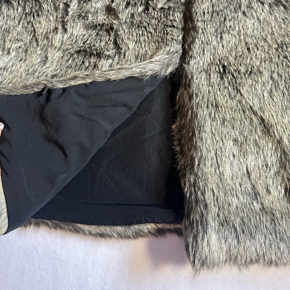 Talula Faux Fur Vest Women's Medium Gray Plush Cozy Sleeveless Layering Piece - Picture 2 of 8